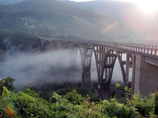 КИНЕЗИ УЛАЖУ ПЕТ МИЛИОНА ЕВРА: Мост чека неимаре